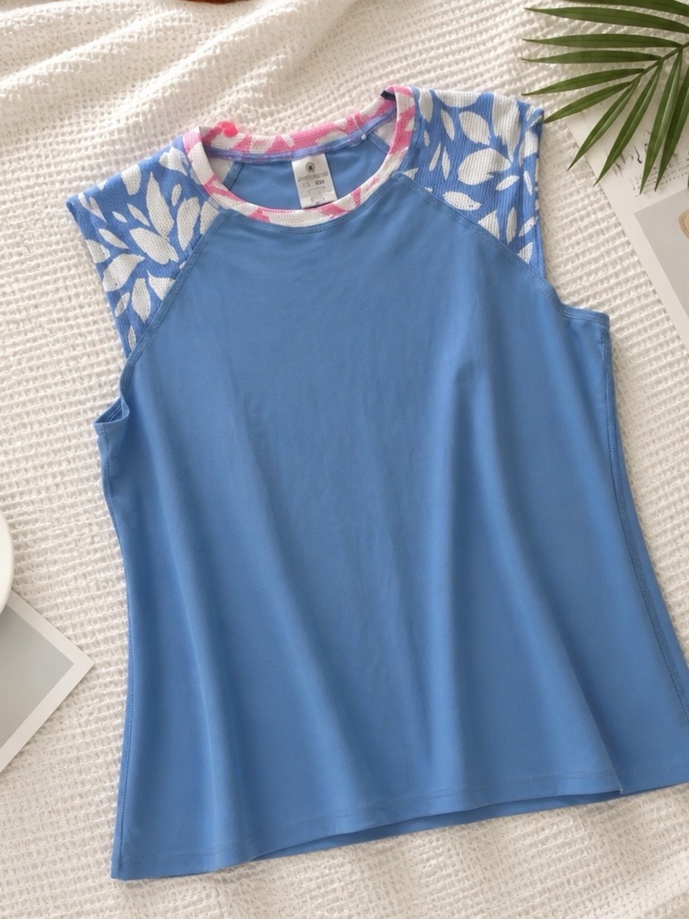 Body Glove Pink and Light Blue Women’s Medium  Beach, Resort wear, Tropical